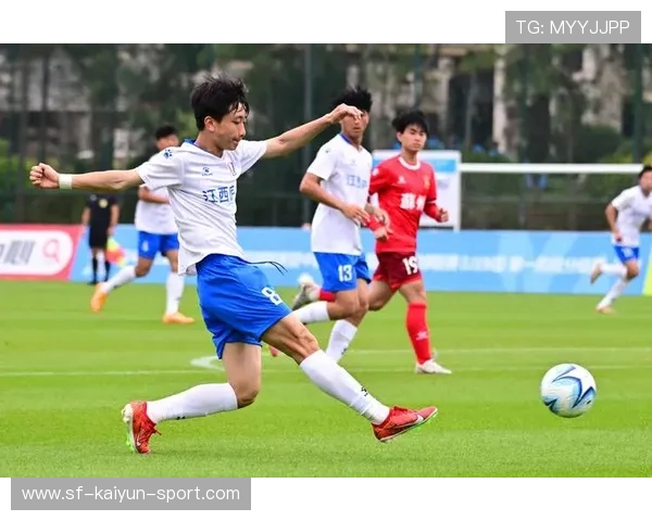 俱乐部青训选拔日活动吸引众多有潜力少年参与，足球青训俱乐部招生宣传